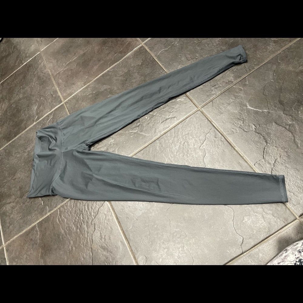LIKE NEW Teeki grey leggings